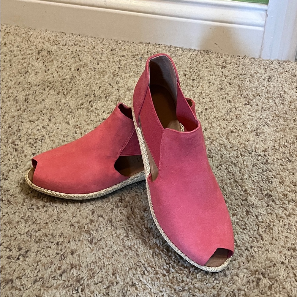 NWOT Kenneth Cole Pink Open-Toe Espadrilles